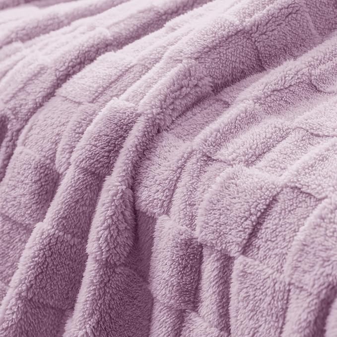 Exclusivo Mezcla 3D Checkered Fleece Twin Blanket for Bed, Light Purple | Super Soft and Cozy Fluffy Bed Blanket, Cute Fuzzy Blanket for Teens Back to School, Dorm Essentials, All Season, 60"x80"