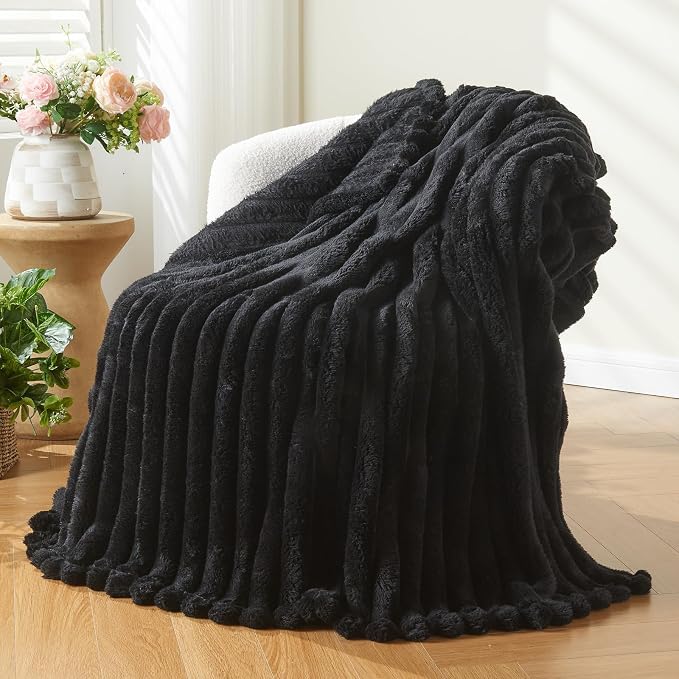 NEWCOSPLAY Fleece Ribbed Cozy King Blanket for Couch, Black, 90"x110" | Premium Silky Flannel Blanket, Soft Lightweight Fluffy Throw Blanket for Bed Sofa Decor, Gift for All Season Use