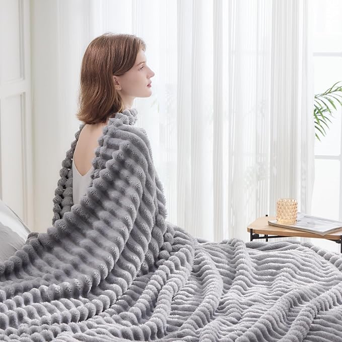 NEWCOSPLAY Fleece Ribbed Cozy King Blanket for Couch, Light Grey, 90"x110" | Premium Silky Flannel Blanket, Soft Lightweight Fluffy Throw Blanket for Bed Sofa Decor, Gift for All Season Use