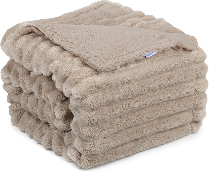 Waterproof Pet Blanket for Large Dogs & Cats - Reversible Calming Plush, Washable Furniture Cover for Couch, Bed, Car Seat, Blocks Leaks, Stains & Pet Fur (Line, 30"x40")
