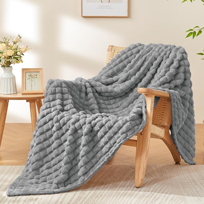 BEDELITE 3D Checked Grey Fleece Throw Blanket for Couch, 50x70 Inch | Soft Warm Fuzzy Fluffy Blanket for Bed Sofa, Lightweight Plush Cozy Blankets for Home Room Decor, Gift for Women, All Season