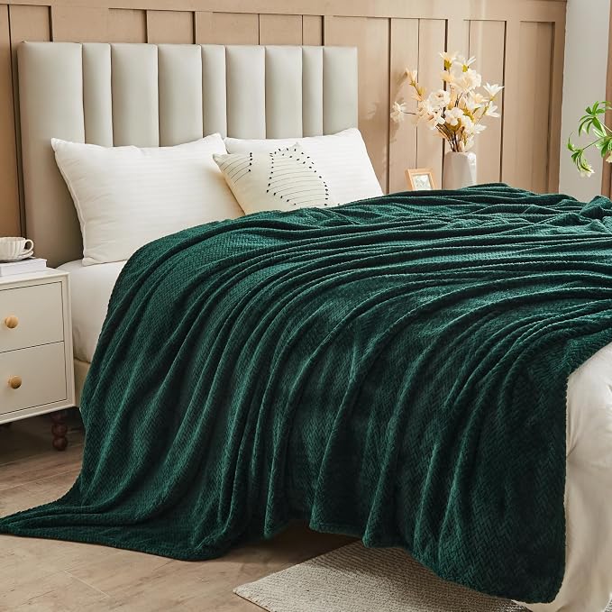 NEWCOSPLAY Fleece Leaves Pattern King Blanket, Forest Green, 90"x110" | Super Soft Throw Blanket, Lightweight Cozy Bed Sofa Blanket, Premium Silky Flannel Fleece, Travel Blanket for All Season Use
