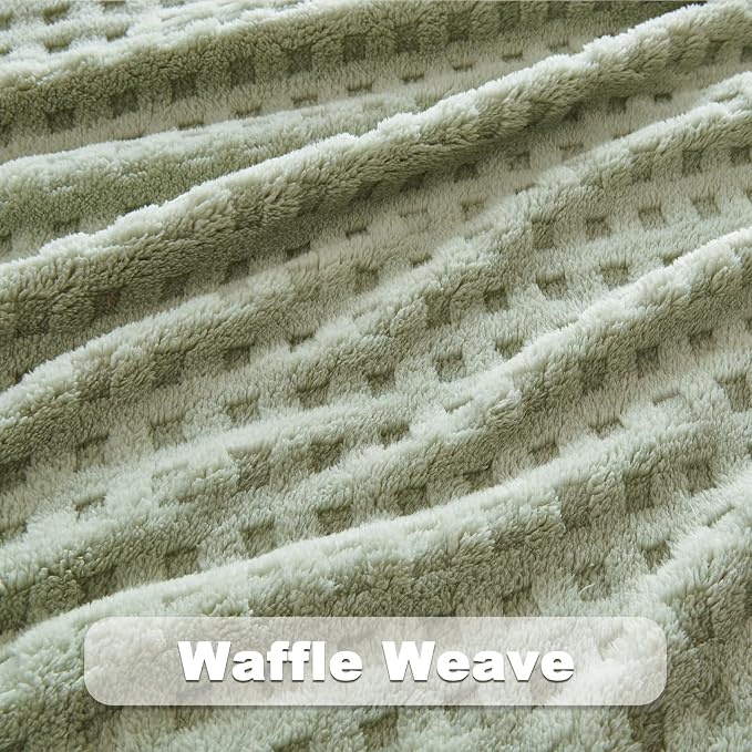 NEWCOSPLAY 3D Checkered Flannel King Blanket, Sage Green, 90"x110" | Super Soft Cute Lightweight Decorative Premium Silky Fleece Blanket for Couch Sofa Bed, Gift for Women Men, All Season Use