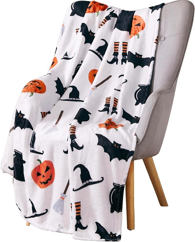 Halloween Cute Witch Fleece Throw Blanket, JackOLantern Bats, 50x60 | Soft velvet fleece throw blanket with witches hat, Jack O Lantern, and black bats design - Perfect for Halloween décor
