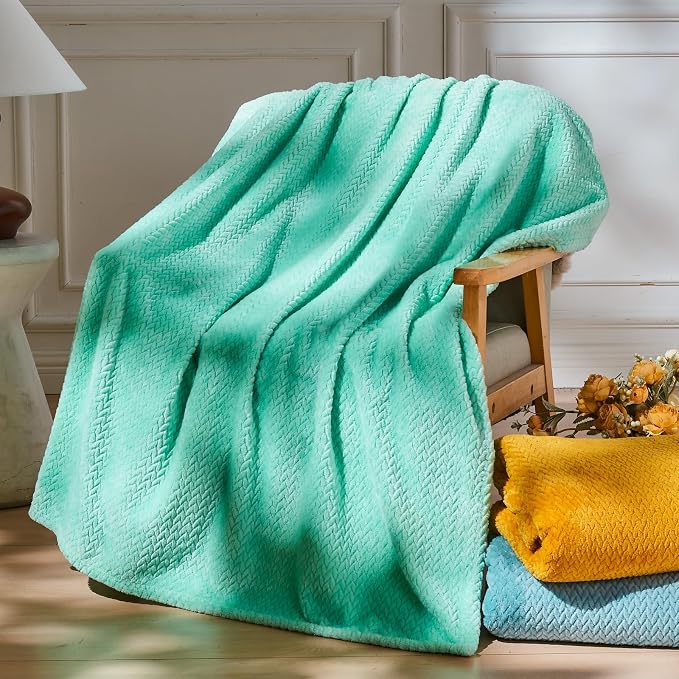 NEWCOSPLAY Fleece Leaves Pattern King Blanket, Aqua, 90"x110" | Super Soft Throw Blanket, Lightweight Cozy Bed Sofa Blanket, Premium Silky Flannel Fleece, Travel Blanket for All Season Use