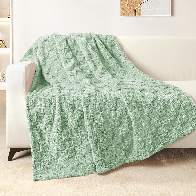 Exclusivo Mezcla 3D Checkered Fleece Throw Blanket for Couch, Sage Green | Super Soft and Cozy Fluffy Throw, Lightweight and Breathable, Cute Fuzzy Blanket for Sofa, Home Decor, All Season, 50"x60"