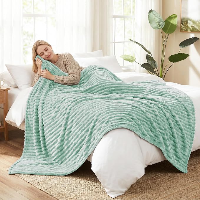 HIMEET Sage Green Full Blanket for Bed, 300GSM Ribbed Fleece, 84 x 90 in | Ultra Soft Flannel, All-Season Lightweight Warmth, Bed Layering & Home Room Decor, Gift for Men & Women, Machine Washable