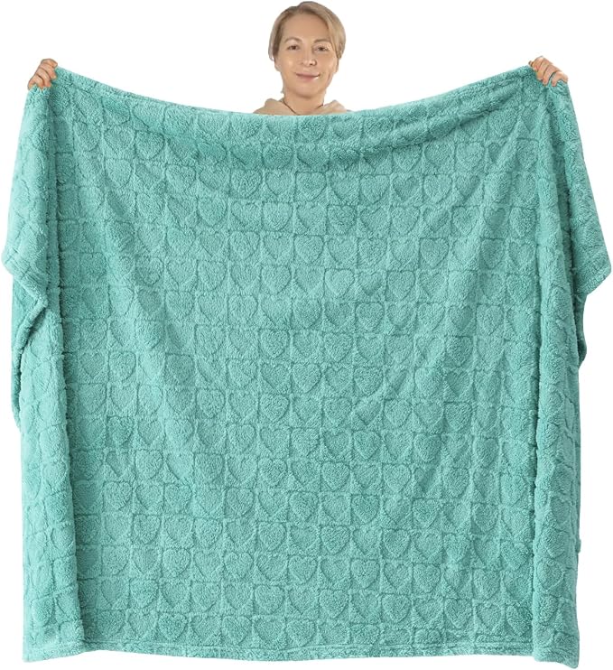 NEWCOSPLAY 3D Heart Checkered Flannel Twin Blanket, Sage Green, 60"x80" | Super Soft Cute Lightweight Decorative Premium Silky Fleece Blanket for Couch Sofa Bed, Gift for Women Men, All Season Use