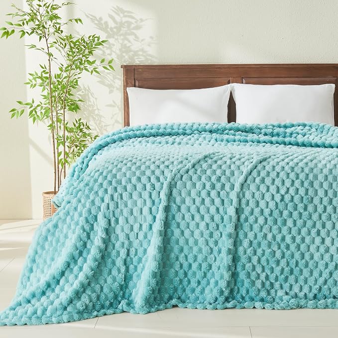 NEWCOSPLAY Fleece Clouds Cozy King Blanket for Couch, Sage Green, 90"x110" | Premium Silky Flannel Blanket, Soft Lightweight Fluffy Throw Blanket for Bed Sofa Decor, Gift for All Season Use