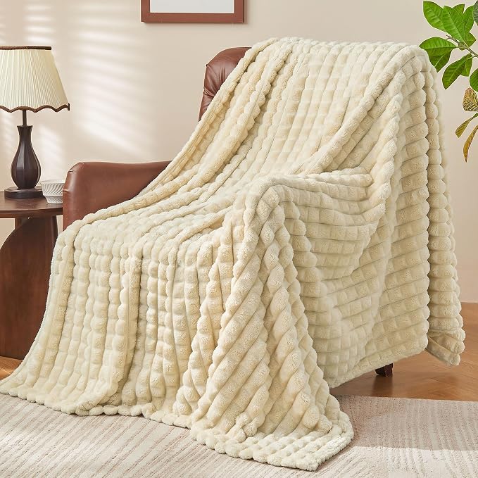 BEDELITE 3D Checked Beige Fleece Twin Throw Blanket for Bed, 60x80 Inch | Soft Warm Fuzzy Fluffy Blanket for Couch Sofa, Lightweight Plush Cozy Throws for Home Room Decor, Gift for Women, All Season