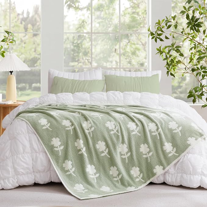 Snuggle Sac Flower Throw Blanket for Couch, Fuzzy Microfiber Warm Winter Daisy Floral Blankets, Sunflower Throws Gifts, Flower Sage Green, 50x60 inches