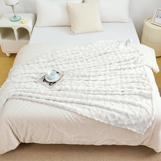 Aganear Fleece Throw Blanket for Couch Sofar 50"x60" White | Lightweight Fuzzy Throw,Warm Gift for Women,Christmas,Housewarming,Soft,Boho Design for Room Home Decor,All-Season Use
