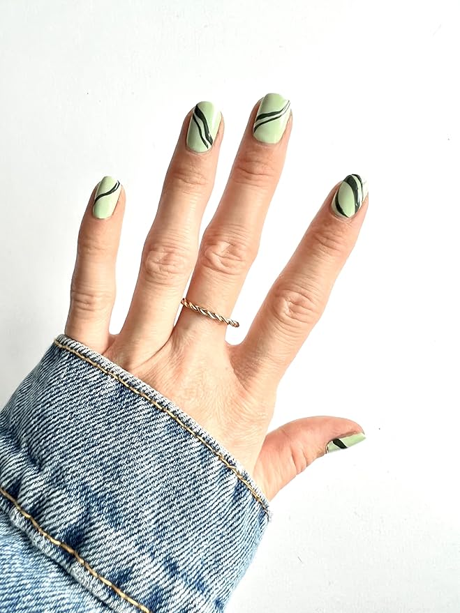Nailberry L'Oxygéné Oxygenated Nail Lacquer | Minty Fresh | Pastel Green Opaque Nail Polish | UV Protected Long-Wear Nail Polish | 12-Free | Vegan | Certified Halal | Cruelty & Gluten Free | 15 ml