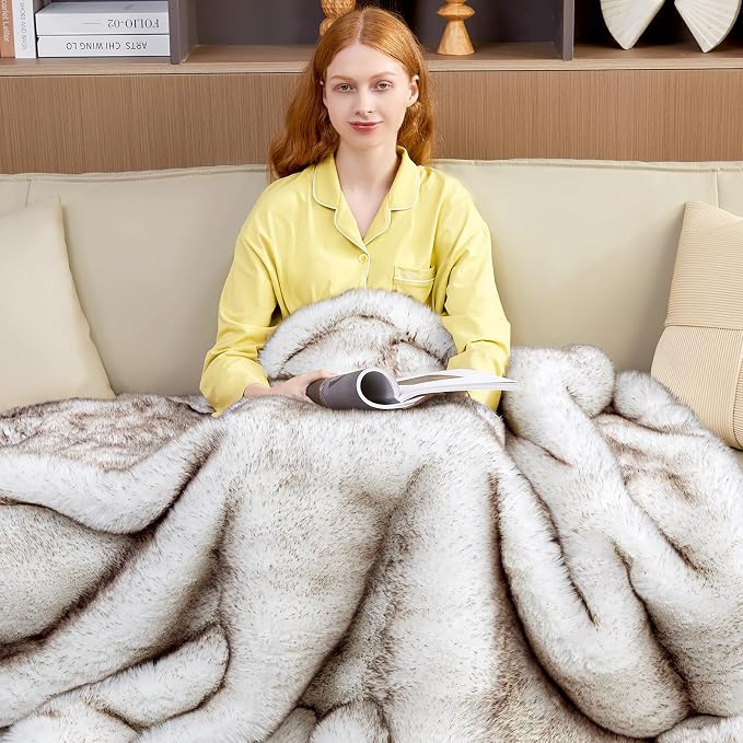 1000GSM Faux Fur Throw Blanket, Super Thick Warm Cozy Heavy Blankets for Couch Bed Sofa, Plush Fuzzy Elegant Winter Reversible Mink Blanket for Living Room Bedroom 50''x60'', WhiteBrown
