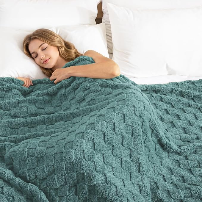 Exclusivo Mezcla 3D Checkered Fleece Queen Blanket for Bed, Celadon | Super Soft and Cozy Fluffy Blanket, Lightweight, Breathable, Decorative Blanket for Living Room, Bedroom, All Season, 90"x90"