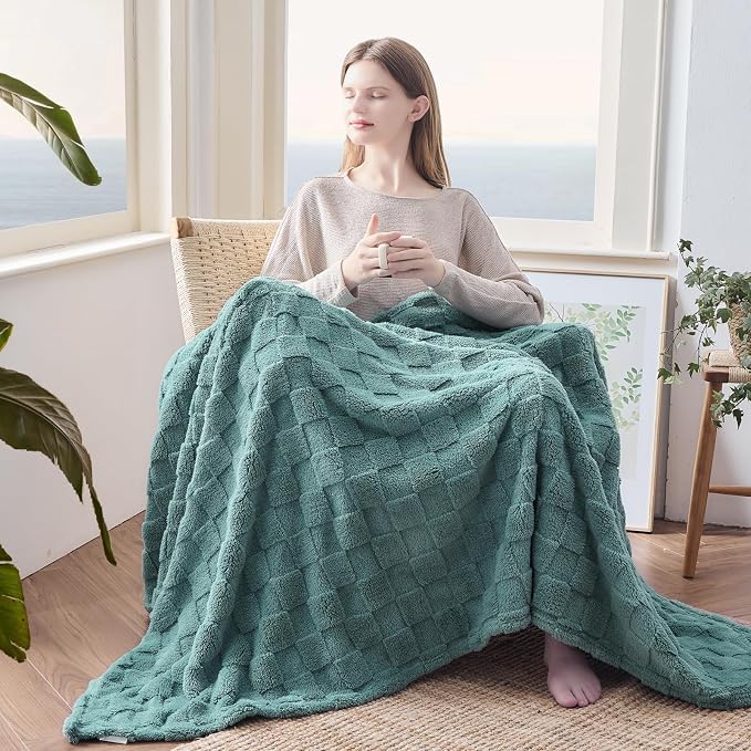 NEWCOSPLAY 3D Checkered Flannel Queen Blanket, Light Teal, 90"x90" | Super Soft Cute Lightweight Decorative Premium Silky Fleece Blanket for Couch Sofa Bed, Gift for Women Men, All Season Use