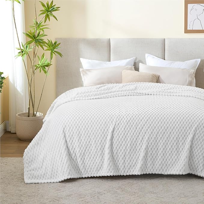 BEDELITE White Queen Blanket for Bed, Soft Cozy Gifts for Women, 90 * 90 | 3D Jacquard Decorative Fleece Blanket, Super Soft Plush Throws, Cute Birthday Gift for Women & Men, Suitable for All Seasons