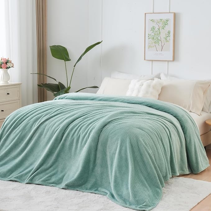 NEWCOSPLAY Fleece Leaves Pattern Queen Blanket, Mint Green, 90"x90" | Super Soft Throw Blanket, Lightweight Cozy Bed Sofa Blanket, Premium Silky Flannel Fleece, Travel Blanket for All Season Use