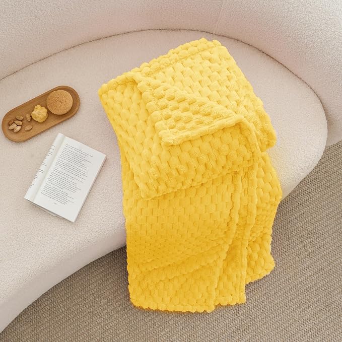 BEDELITE Light Yellow Throw Blanket for Couch, Soft Cozy Gifts for Women | 3D Jacquard Decorative Fleece Blanket, Super Soft Plush Throws, Cute Birthday Gift for Women, Suitable for All Seasons, 50*60