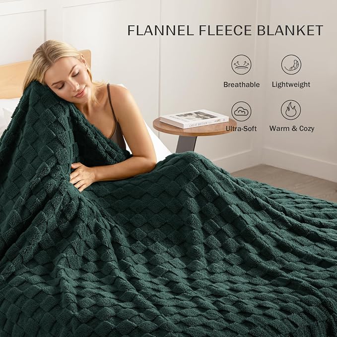 Exclusivo Mezcla 3D Checkered Fleece Queen Blanket for Bed, Green | Super Soft and Cozy Fluffy Blanket, Lightweight, Breathable, Decorative Blanket for Living Room, Bedroom, All Season, 90"x90"