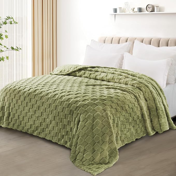 Exclusivo Mezcla 3D Checkered Fleece Twin Blanket for Bed, Olive Green | Super Soft and Cozy Fluffy Bed Blanket, Cute Fuzzy Blanket for Teens Back to School, Dorm Essentials, All Season, 60"x80"