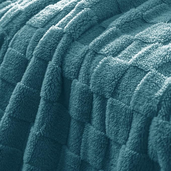 Exclusivo Mezcla 3D Checkered Fleece Throw Blanket for Couch, Slate Blue | Super Soft and Cozy Fluffy Throw, Lightweight and Breathable, Cute Fuzzy Blanket for Sofa, Home Decor, All Season, 50"x60"