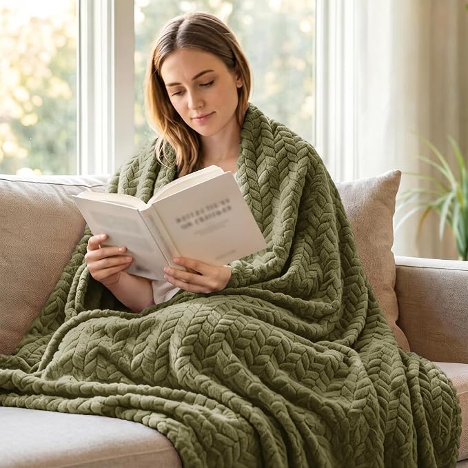 Exclusivo Mezcla Soft Fleece Bed Blanket Twin Size, 90”x66”, Olive Green | Cozy Fluffy Lightweight Blankets for Summer, Decorative Plush Flannel Throws for Living room, Bedroom with Leaves Pattern