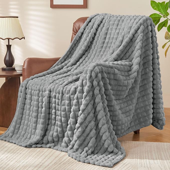 BEDELITE 3D Checked Grey Fleece Throw Blanket for Couch, 50x70 Inch | Soft Warm Fuzzy Fluffy Blanket for Bed Sofa, Lightweight Plush Cozy Blankets for Home Room Decor, Gift for Women, All Season