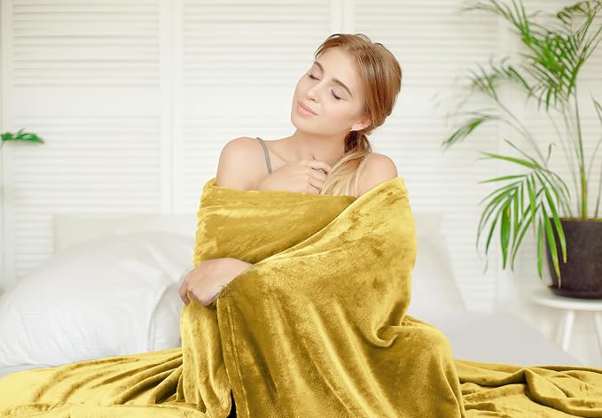 Utopia Bedding Ultra Soft Fleece Bed Blanket Twin Size Gold (90x66 Inches) | Microfiber Plush Warm Lightweight Breathable Cozy Blanket Anti-Static, All Season Use, Gift for Women and Men