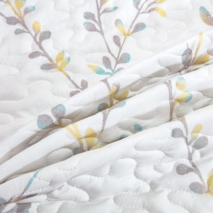 Exclusivo Mezcla Reversible Floral Quilted Throw Blanket, 50"x 60" | Lightweight Summer Quilt Throw, Designed for Bed/ Couch/ Sofa, White Vintage Pattern
