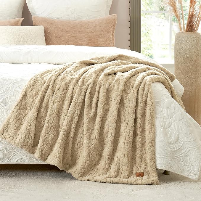 Cozy Bliss Faux Fur Throw Blanket for Couch, Fuzzy Soft Plush Thick Warm Fluffy Reversible Wave Textured Blanket for Sofa Bedroom Living Room, 55 * 70 Inches Khaki