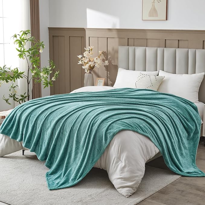 NEWCOSPLAY Fleece Leaves Pattern King Blanket, Light Teal, 90"x110" | Super Soft Throw Blanket, Lightweight Cozy Bed Sofa Blanket, Premium Silky Flannel Fleece, Travel Blanket for All Season Use