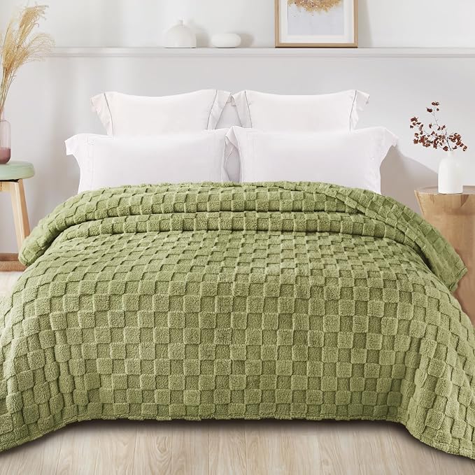 Exclusivo Mezcla 3D Checkered Fleece Twin Blanket for Bed, Olive Green | Super Soft and Cozy Fluffy Bed Blanket, Cute Fuzzy Blanket for Teens Back to School, Dorm Essentials, All Season, 60"x80"