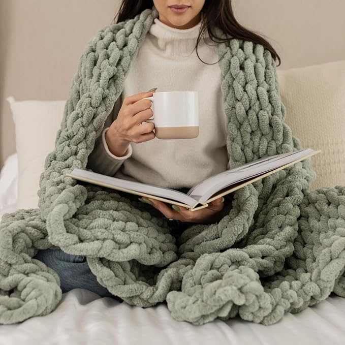 SAMIAH LUXE Chunky Knit Throw Blanket 50x60, Sage Green Chenille Throw Blanket for Couch Bed Sofa, Soft Fluffy Cable Knit Blanket, Oeko-TEX Certified, Machine Washable