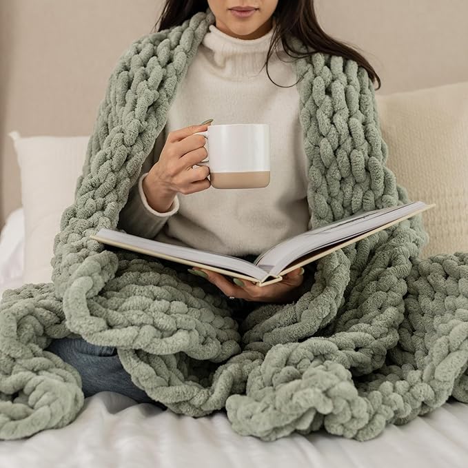 SAMIAH LUXE Chunky Knit Throw Blanket 50x70, Sage Green Chenille Throw Blanket for Couch Bed Sofa, Soft Fluffy Cable Knit Blanket, Oeko-TEX Certified, Machine Washable