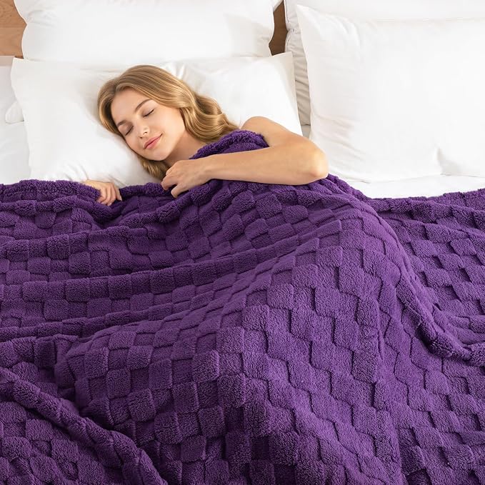 Exclusivo Mezcla 3D Checkered Fleece King Blanket for Bed, Purple | Super Soft and Cozy Fluffy Blanket, Lightweigh and Breathable Blanket for Living Room, Bedroom, Decor, All Season, 104"x90"