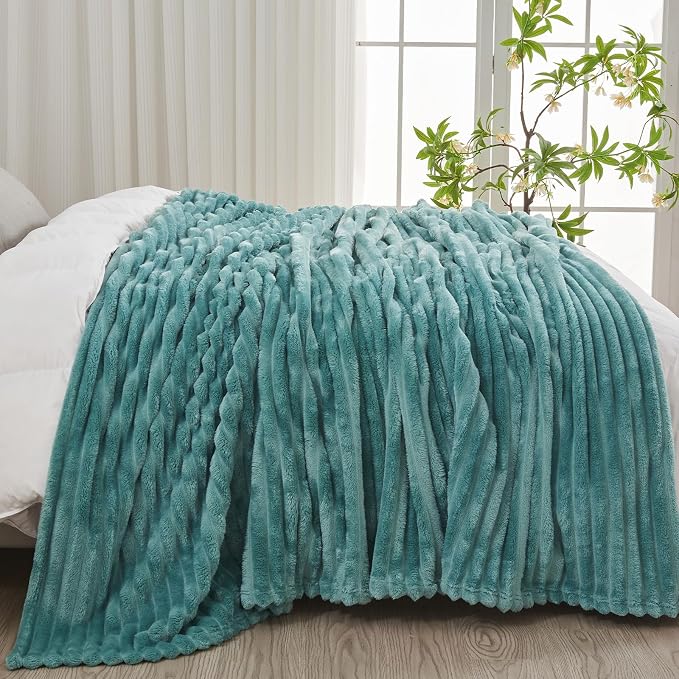 NEWCOSPLAY Fleece Ribbed Cozy King Blanket for Couch, Light Teal, 90"x110" | Premium Silky Flannel Blanket, Soft Lightweight Fluffy Throw Blanket for Bed Sofa Decor, Gift for All Season Use