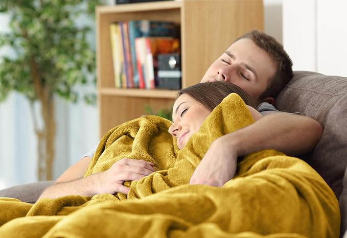 Utopia Bedding Ultra Soft Fleece Bed Blanket Twin Size Gold (90x66 Inches) | Microfiber Plush Warm Lightweight Breathable Cozy Blanket Anti-Static, All Season Use, Gift for Women and Men