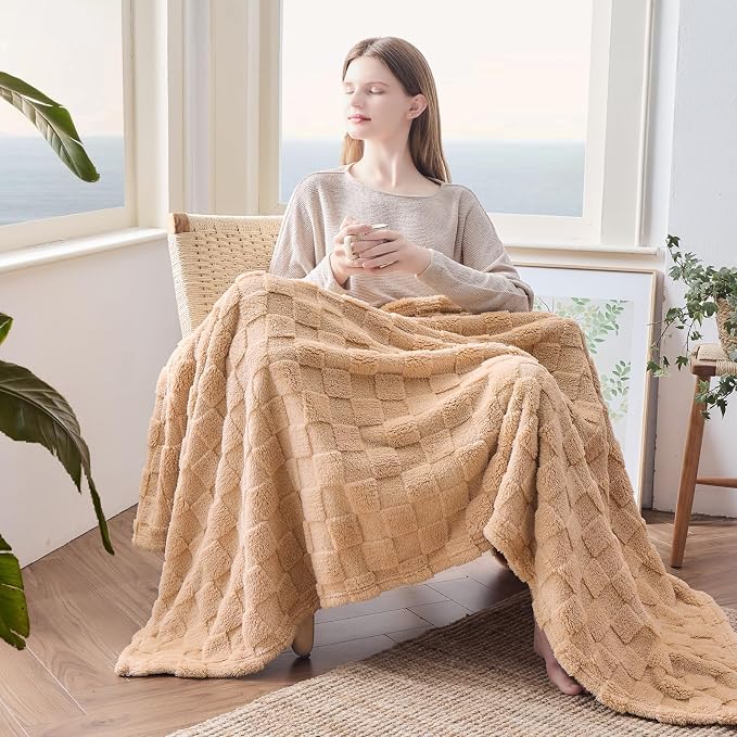 NEWCOSPLAY 3D Checkered Flannel Throw Blanket, Brown Checkered, 50"x70" | Super Soft Cute Lightweight Decorative Premium Silky Fleece Blanket for Couch Sofa Bed, Gift for Women Men, All Season Use