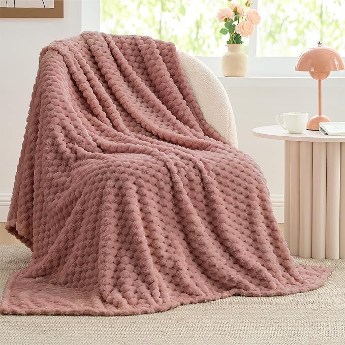 BEDELITE Dusty Pink Throw Blanket for Couch, Soft Gifts for Women, 50 * 60 | 3D Jacquard Decorative Fleece Blanket, Super Soft Plush Throws, Cute Birthday Gift for Women & Men, Suitable for All Seasons