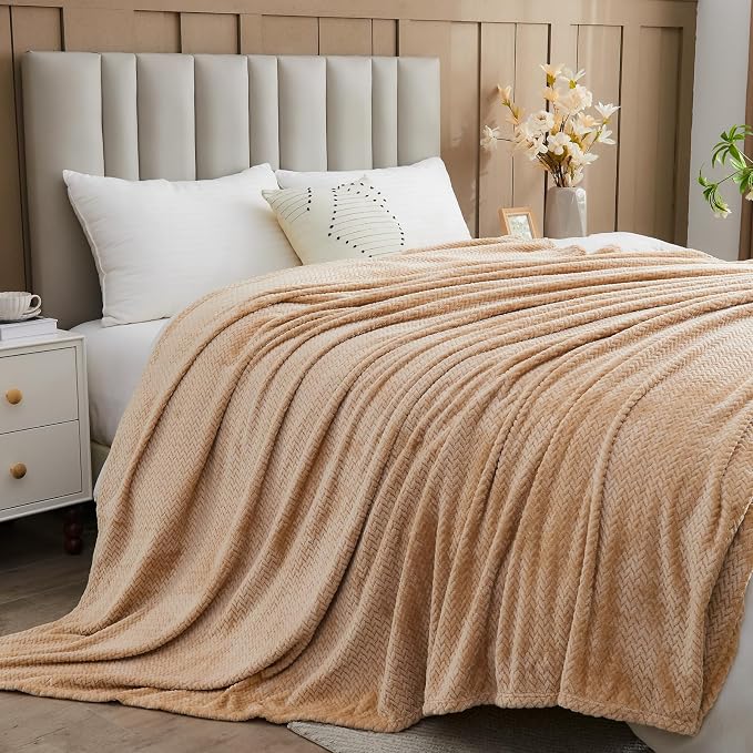 NEWCOSPLAY Fleece Leaves Pattern King Blanket, Brown, 90"x110" | Super Soft Throw Blanket, Lightweight Cozy Bed Sofa Blanket, Premium Silky Flannel Fleece, Travel Blanket for All Season Use