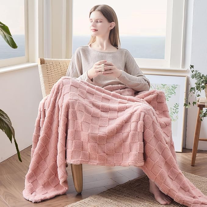 NEWCOSPLAY 3D Checkered Flannel Twin Blanket, Pink Checkered, 60"x80" | Super Soft Cute Lightweight Decorative Premium Silky Fleece Blanket for Couch Sofa Bed, Gift for Women Men, All Season Use
