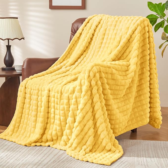 BEDELITE Light Yellow Checked Fleece Twin Throw Blanket for Bed, 60x80 Inch | Soft Warm Fuzzy Fluffy Blanket for Couch Sofa, Lightweight Plush Cozy Throws for Home Room Decor, Gift for Women, All Season