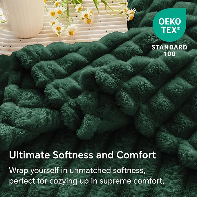 BEDELITE Emerald Green Fleece Twin Throw Blanket for Bed, 60x80 Inch | Soft Warm Fuzzy Fluffy Blanket for Couch Sofa, Lightweight Plush Cozy Throws for Home Room Decor, Gift for Women, All Season