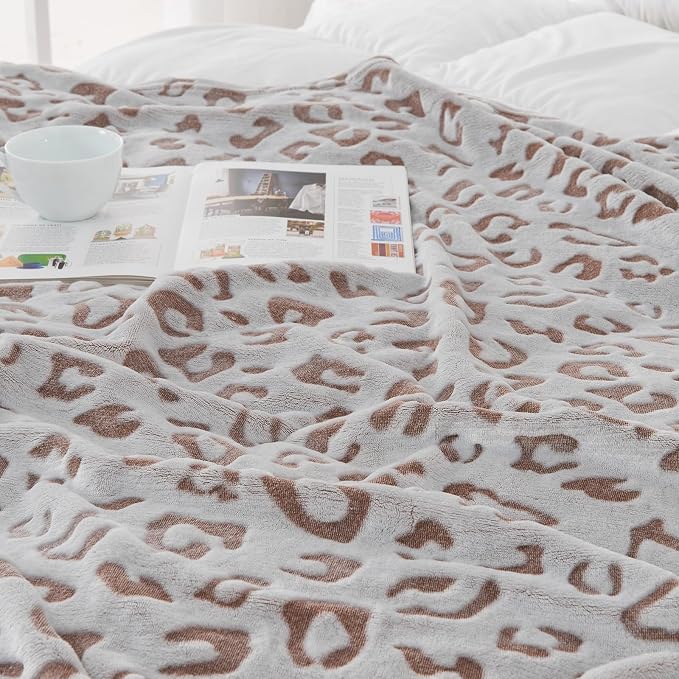 Flannel Cheetah Print Throw Blanket, 50 x 60 Inches, Brown Leopard | Lightweight Super Soft Cozy Plush Fleece Blanket for Women