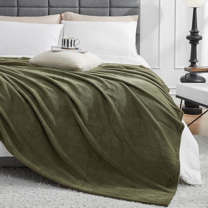 Hansleep Throw XL Moss Green Fleece Blanket, Soft Flannel Bed Blanket | Fuzzy Cozy Blanket 50x70 Inches, Multi-use for Bed, Sofa, Couch, Travel, Camping, All Season Warm Lightweight Cover