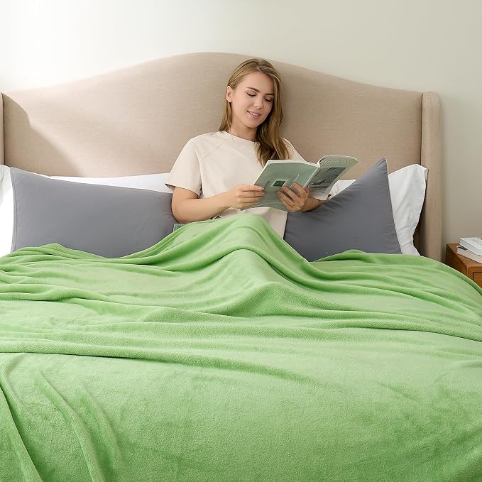 Hansleep Throw XL Grass Green Fleece Blanket, Soft Flannel Bed Blanket | Fuzzy Cozy Blanket 50x70 Inches, Multi-use for Bed, Sofa, Couch, Travel, Camping, All Season Warm Lightweight Cover