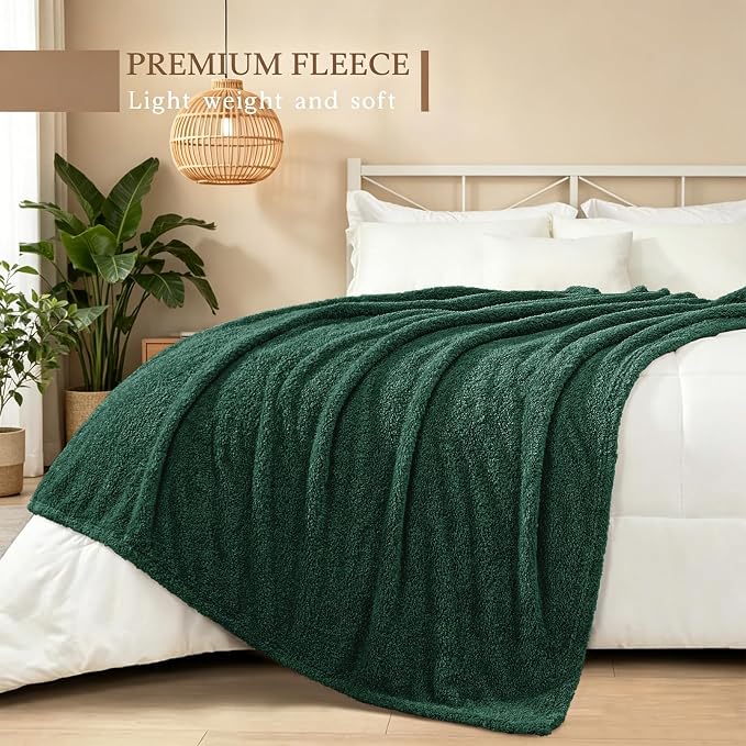 Exclusivo Mezcla Fleece Bed Blankets King Size for Bed, 90" x 104" | Super Soft and Cozy Fluffy Blanket for Women, Lightweight and Fuzzy Large Blanket for Bedroom , All Season, Forest Green