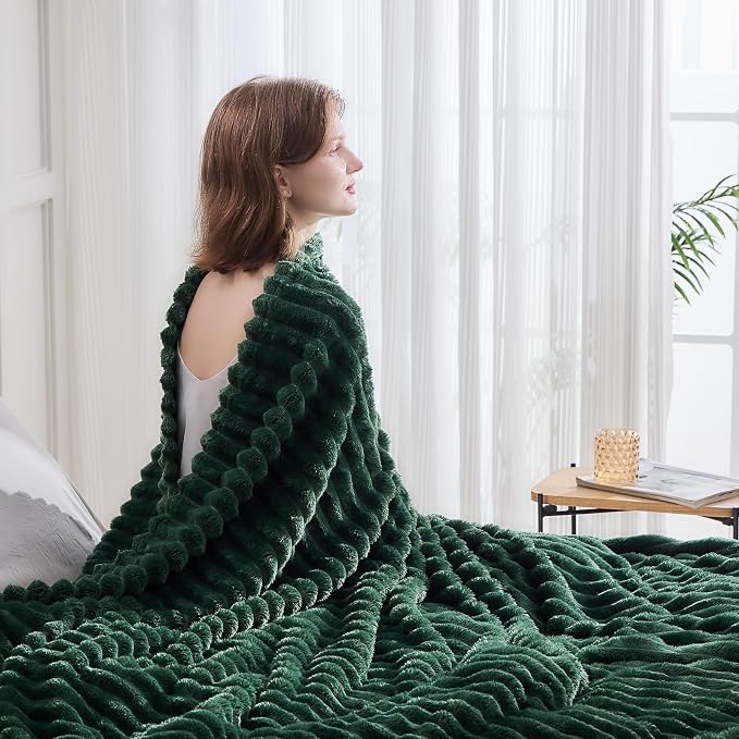 NEWCOSPLAY Fleece Ribbed Cozy Queen Blanket for Couch, Dark Green, 90"x90" | Premium Silky Flannel Blanket, Soft Lightweight Fluffy Throw Blanket for Bed Sofa Decor, Gift for All Season Use