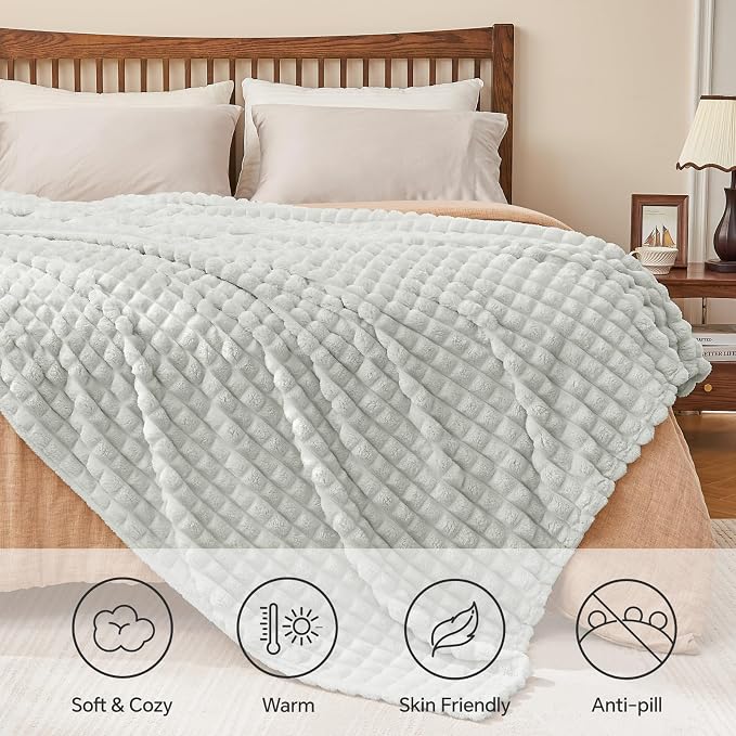 BEDELITE Light Grey Checked Fleece Twin Throw Blanket for Bed, 60x80 Inch | Soft Warm Fuzzy Fluffy Blanket for Couch Sofa, Lightweight Plush Cozy Throws for Home Room Decor, Gift for Women, All Season
